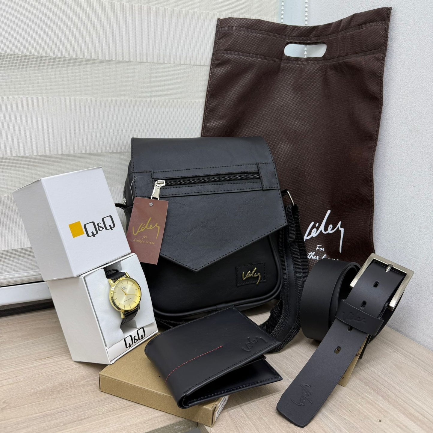 COMBO  LANCELOT VELEZ + RELOJ Q&Q OSEQUI