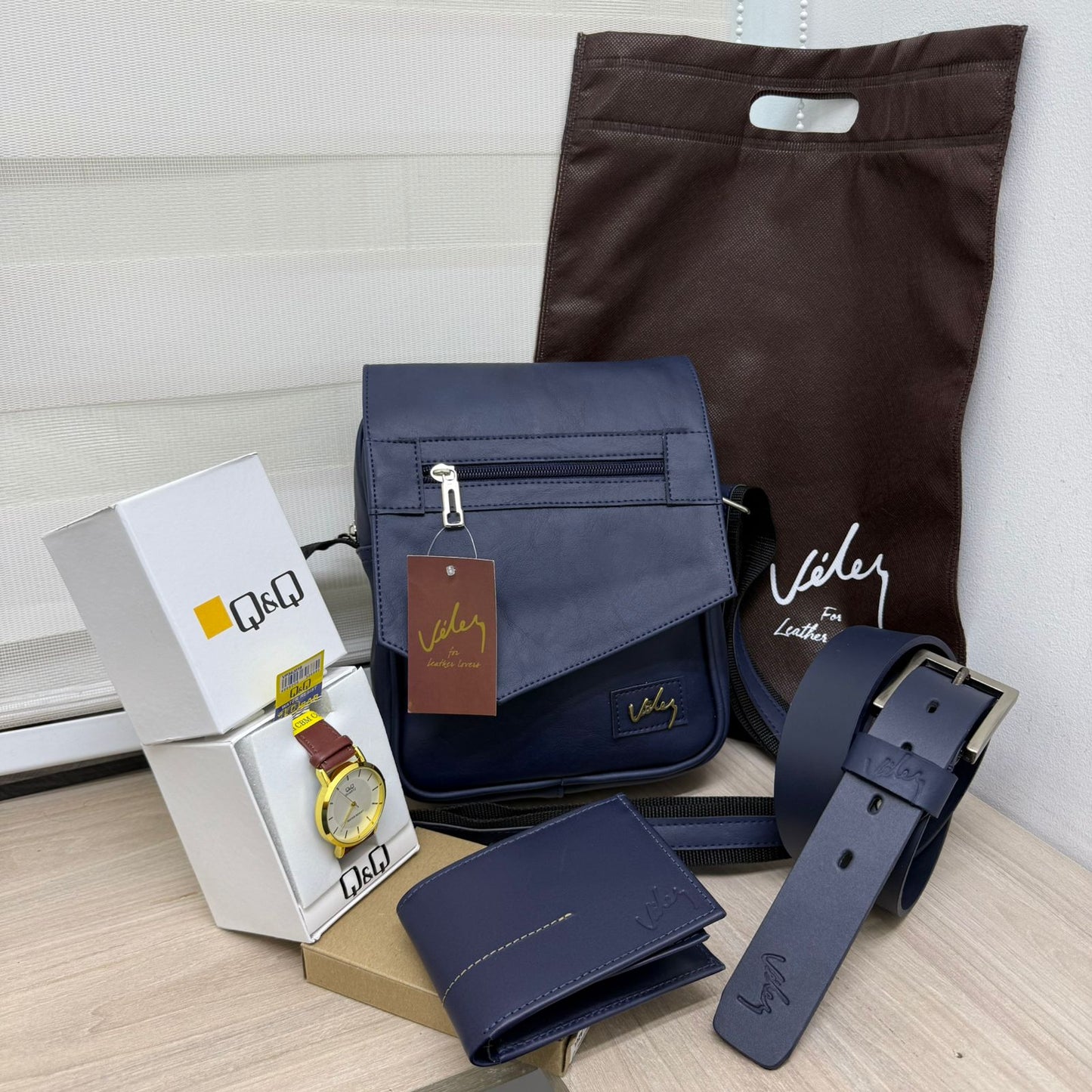 COMBO  LANCELOT VELEZ + RELOJ Q&Q OSEQUI