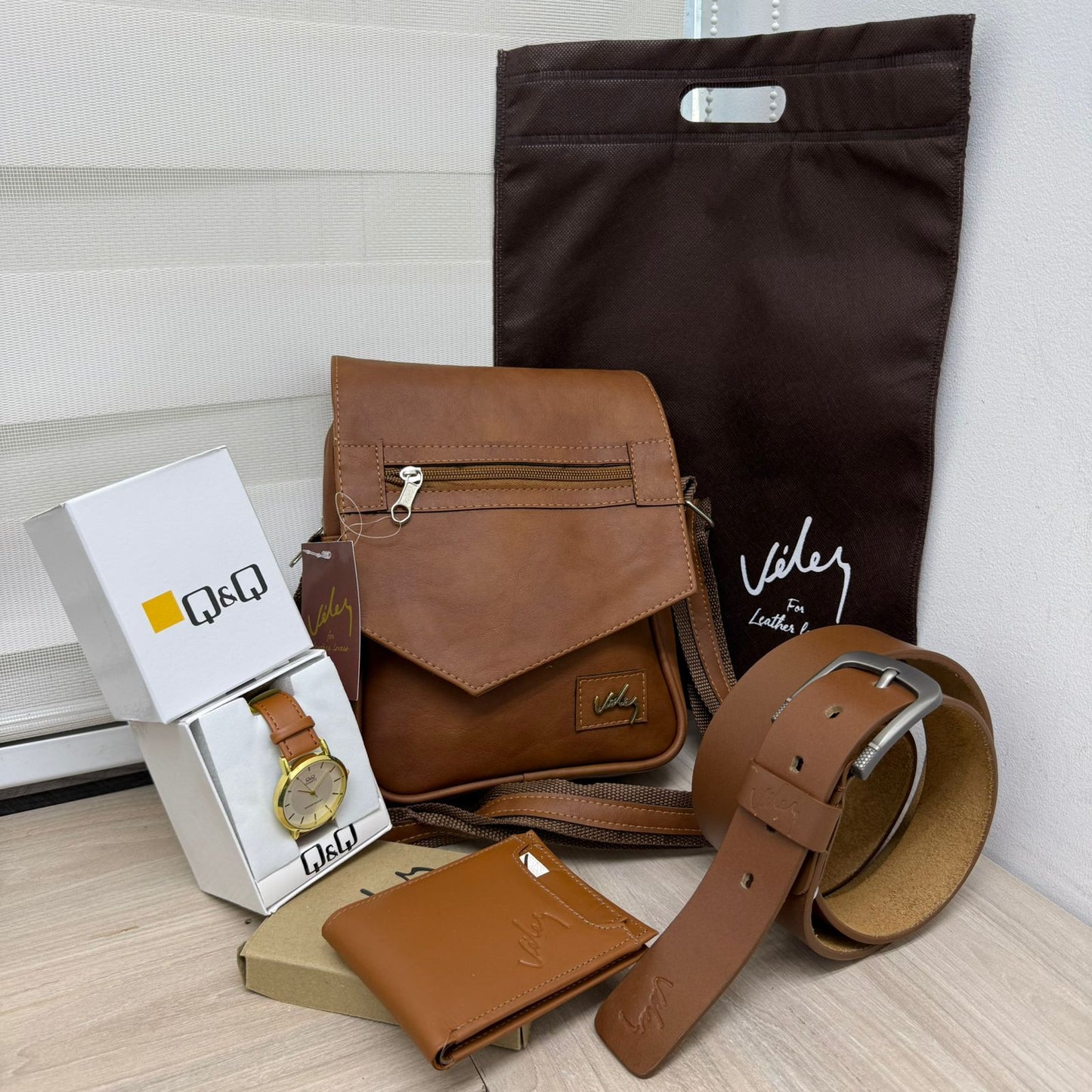 COMBO  LANCELOT VELEZ + RELOJ Q&Q OSEQUI