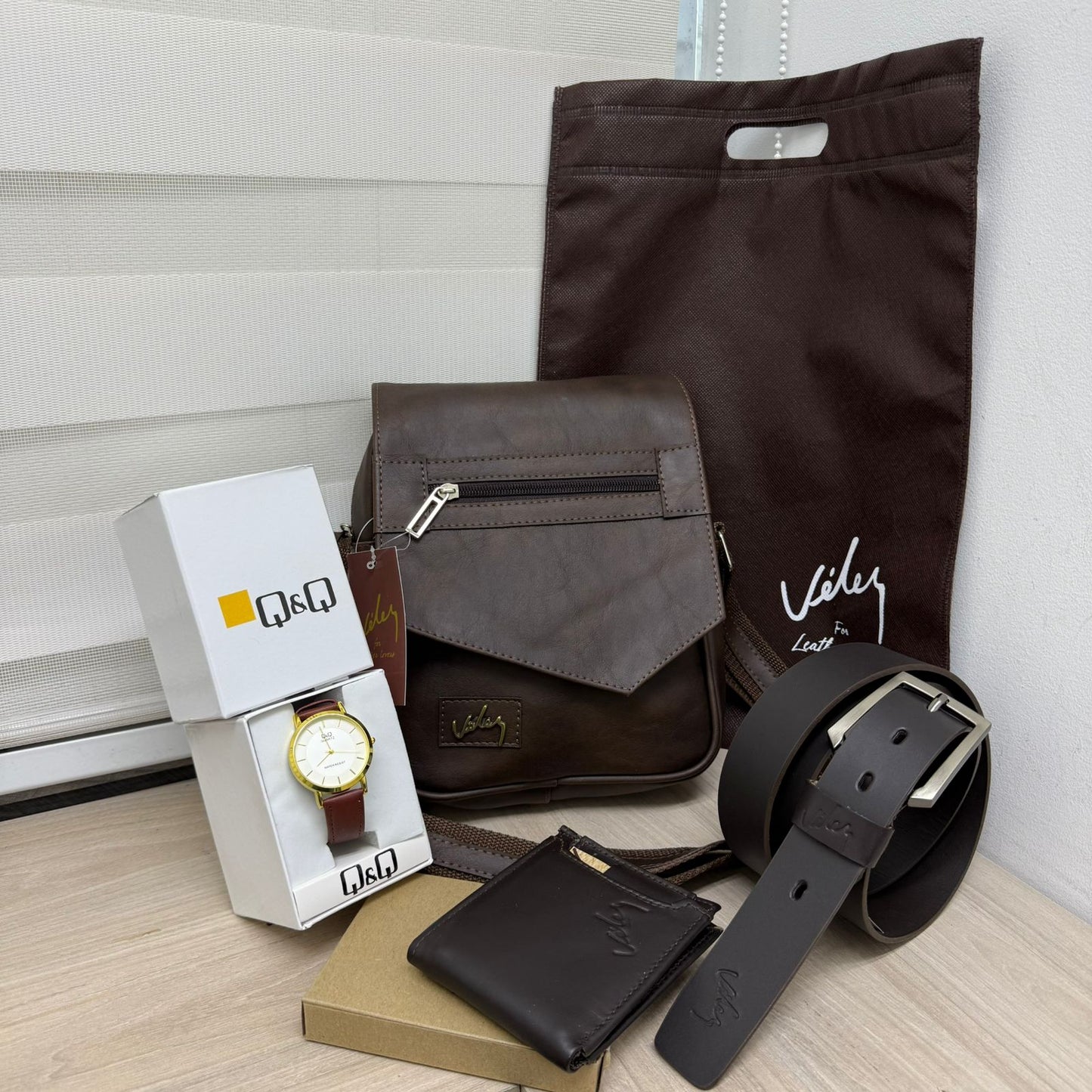 COMBO  LANCELOT VELEZ + RELOJ Q&Q OSEQUI